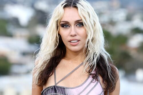 Miley Cyrus será julgada por suposto plágio de ‘Flowers’