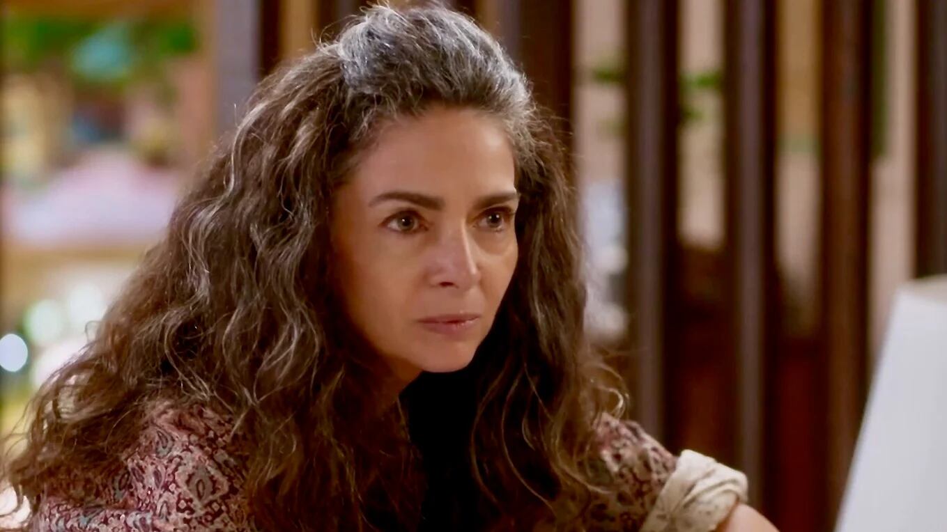 Dora (Claudia Ohana) morre em Vai na Fé