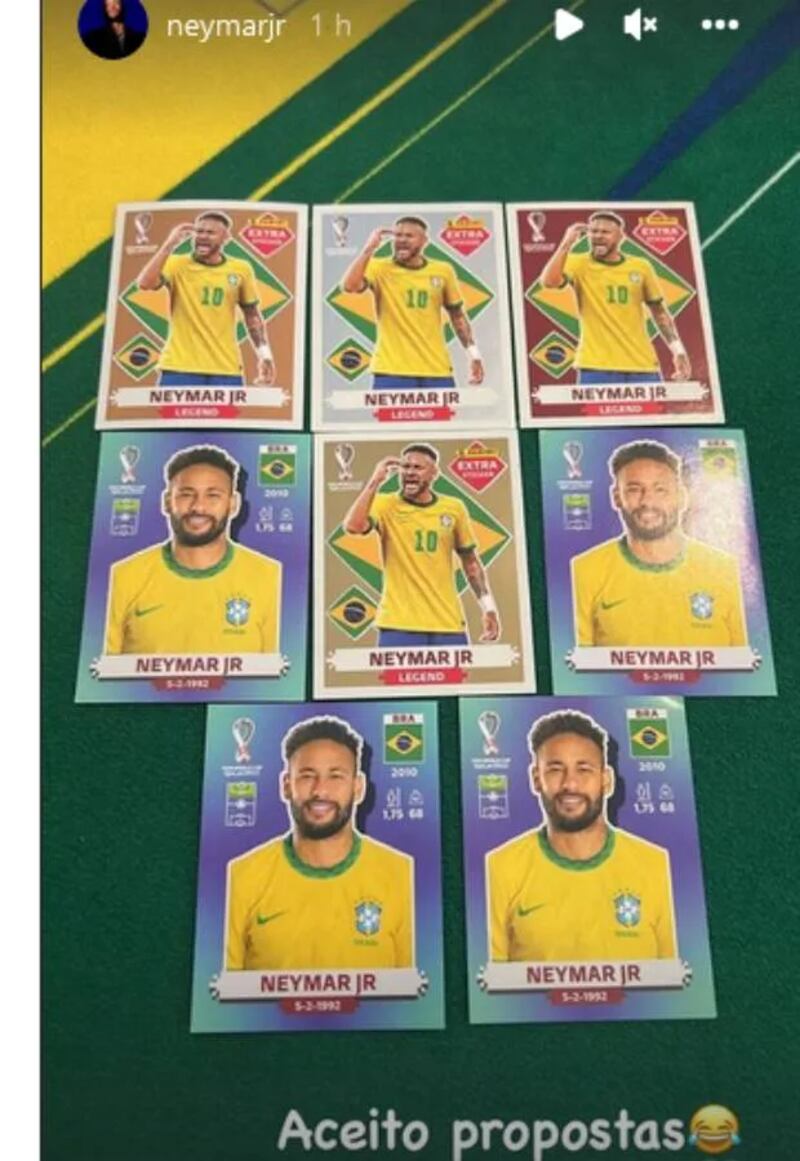 Neymar posta figurinhas raras dele mesmo