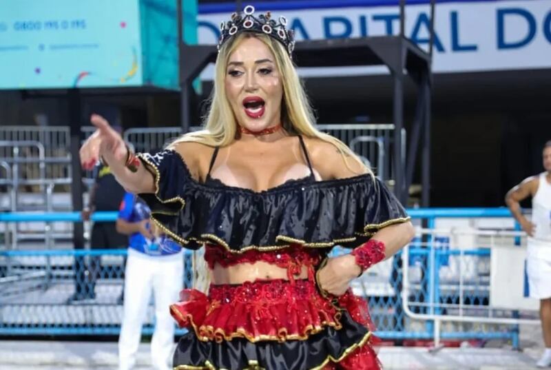 “É triste ver uma influenciada perder tempo para se vangloriar em cima de algo tão sofrido para uma escola", diz Mulher Abacaxi sobre Jojo Todynho