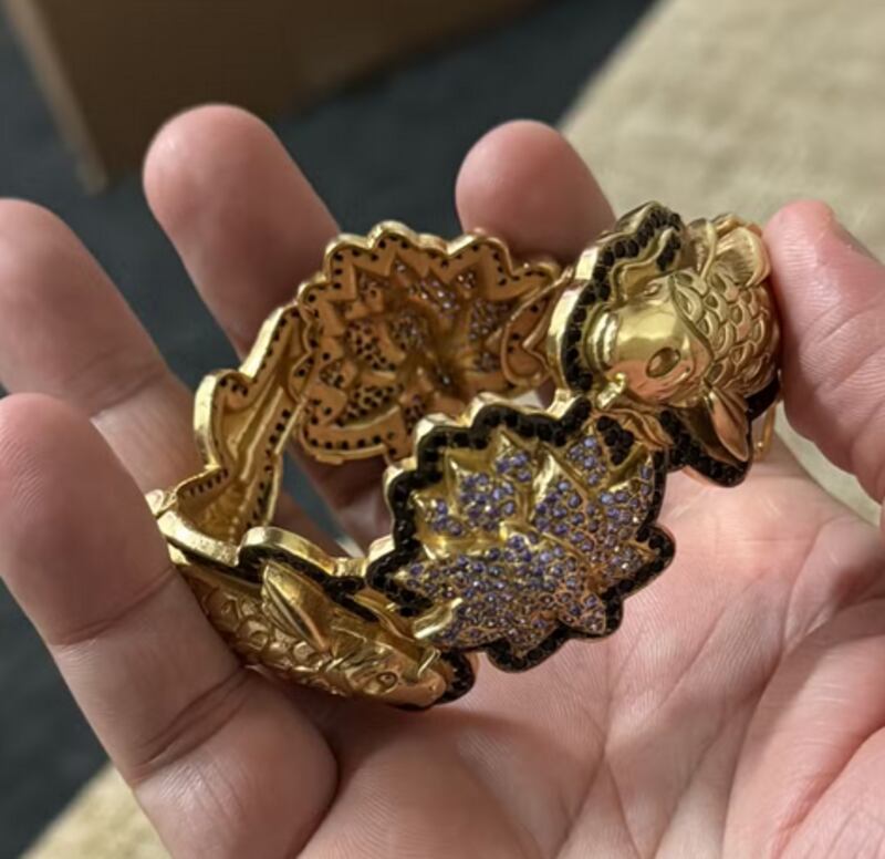 Bracelete de MC Hariel avaliado em R$ 300 mil