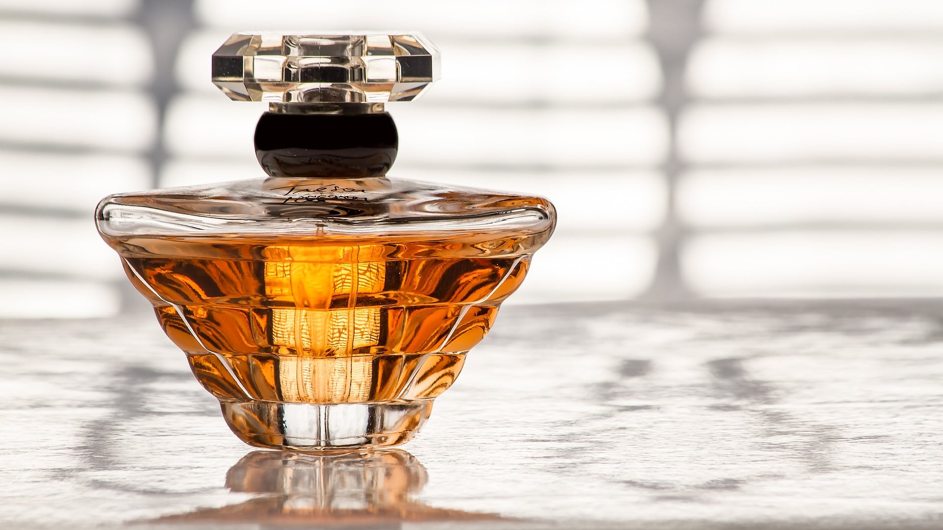 Frasco de perfume triangular