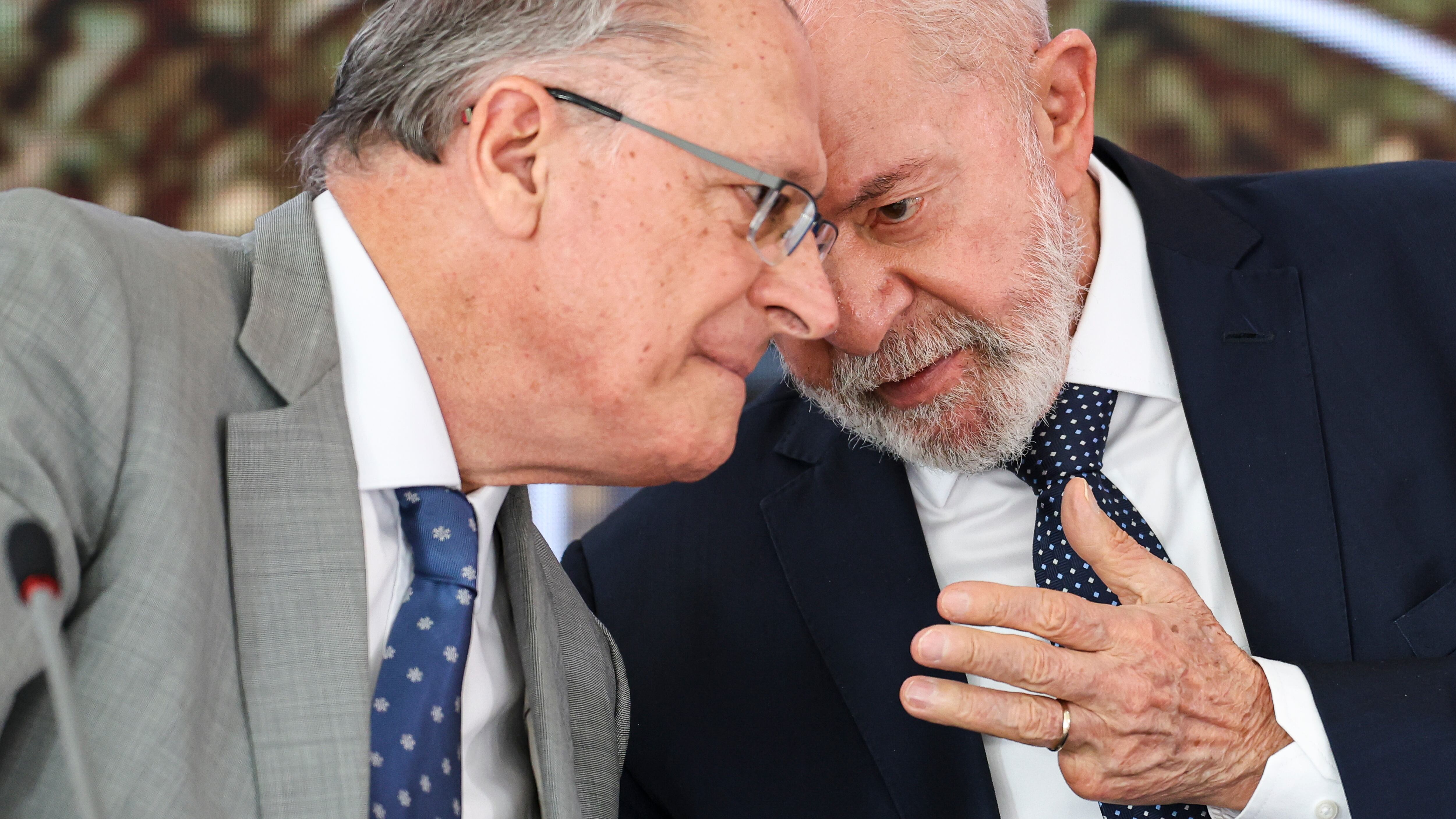 Lula não passa o exercício do cargo para Alckmin.