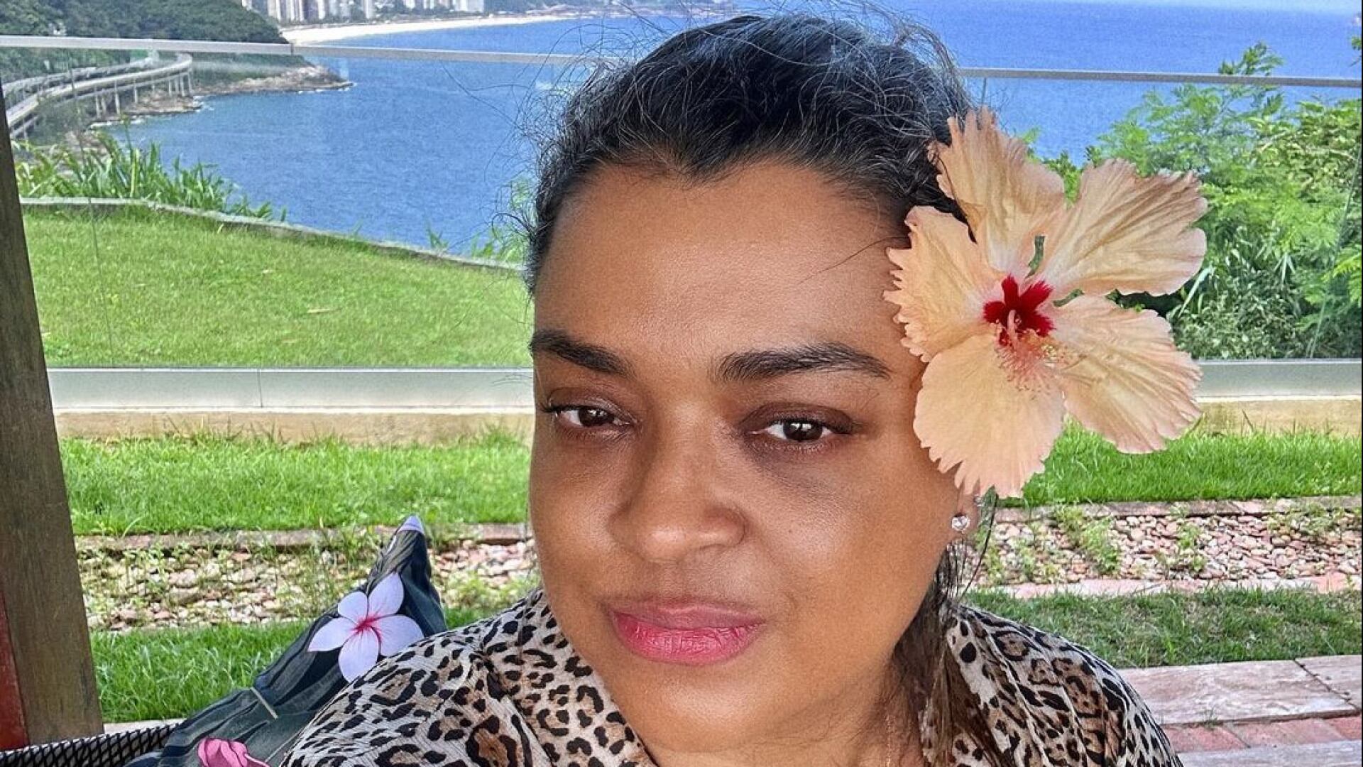 Preta Gil continua tratamento contra câncer no intestino