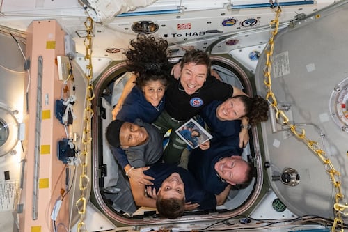 Como melhorar a saúde dos astronautas? Tornando as estações espaciais mais sujas