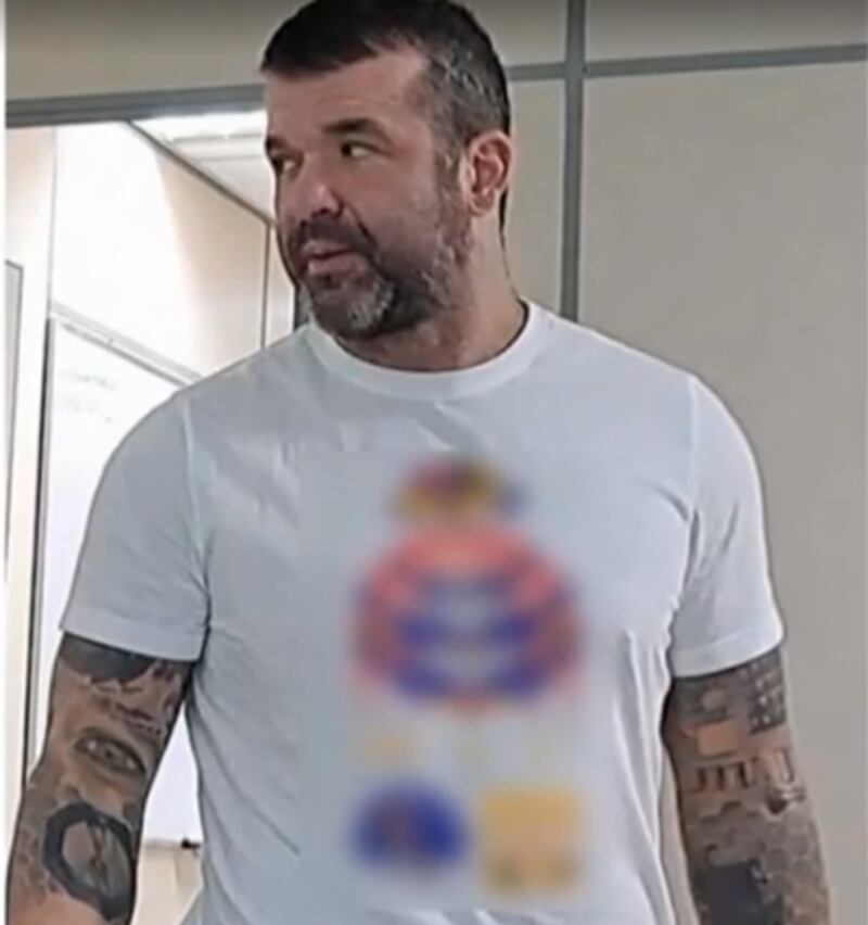 Empresário Thiago Brennand ao desembarcar em São Paulo