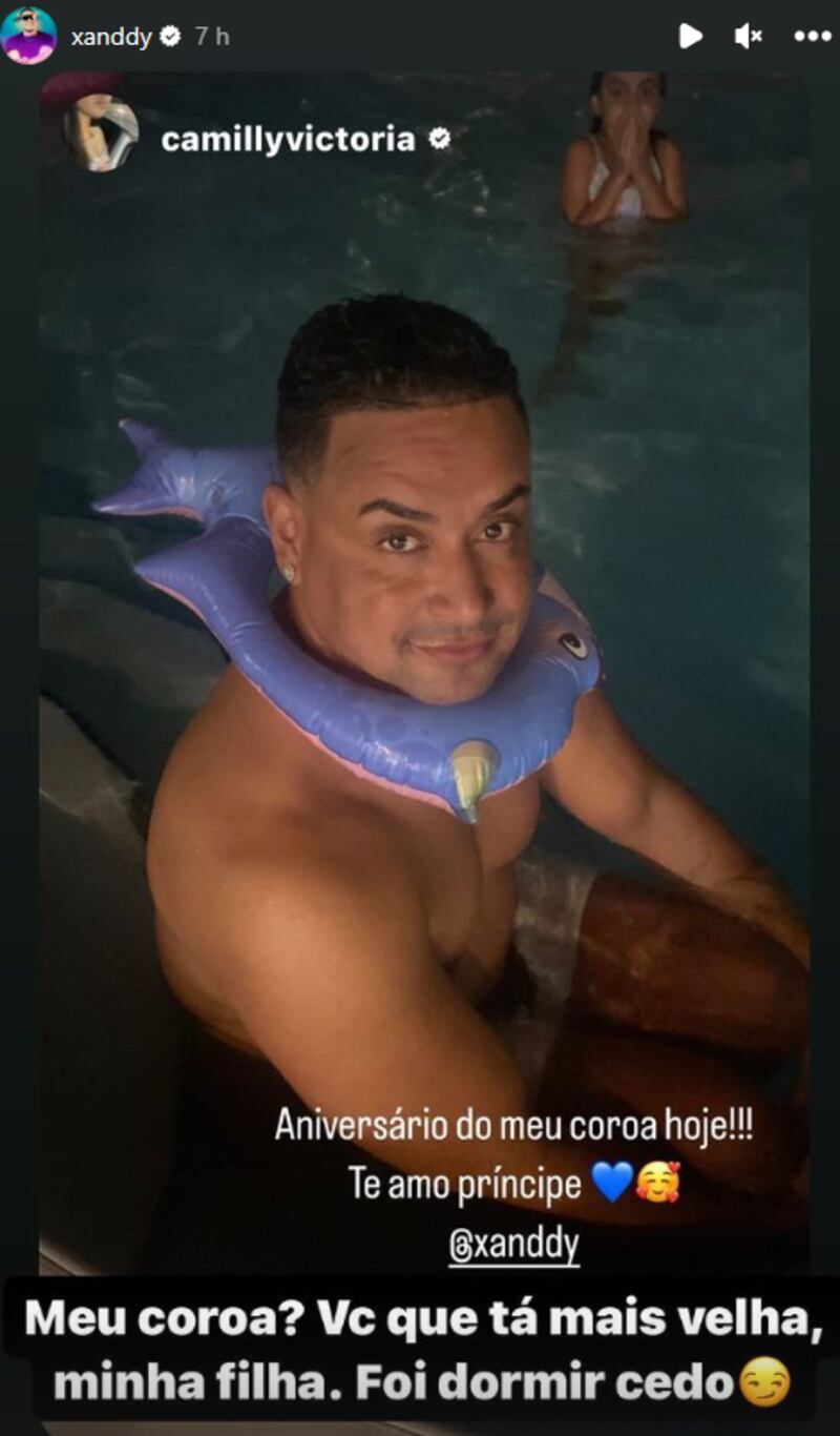 Camilly deseja os parabéns ao pai.