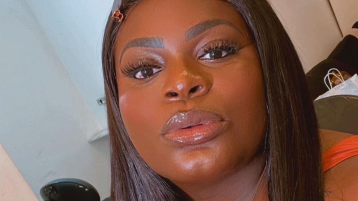 Jojo Todynho fica brava com fãs que invadem sua privacidade