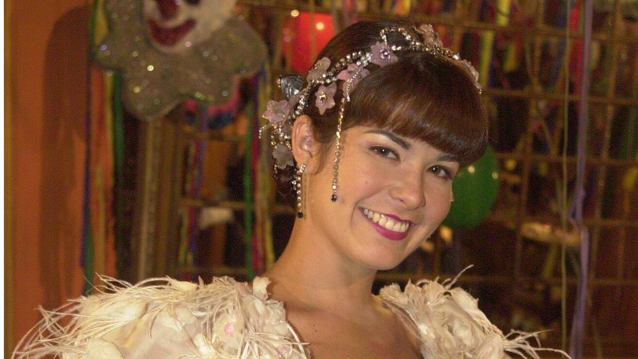 Em Chocolate com Pimenta, Celina consegue provar que é virgem e casamento com Klaus é anulado