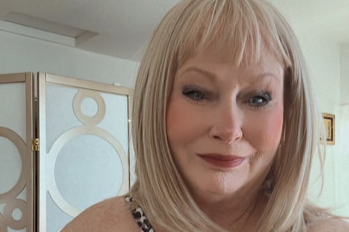 Conheça a idosa de 72 anos que ganha mais de R$ 250 mil por mês no OnlyFans: “Criticam a minha aparência, mas ganho uma fortuna”