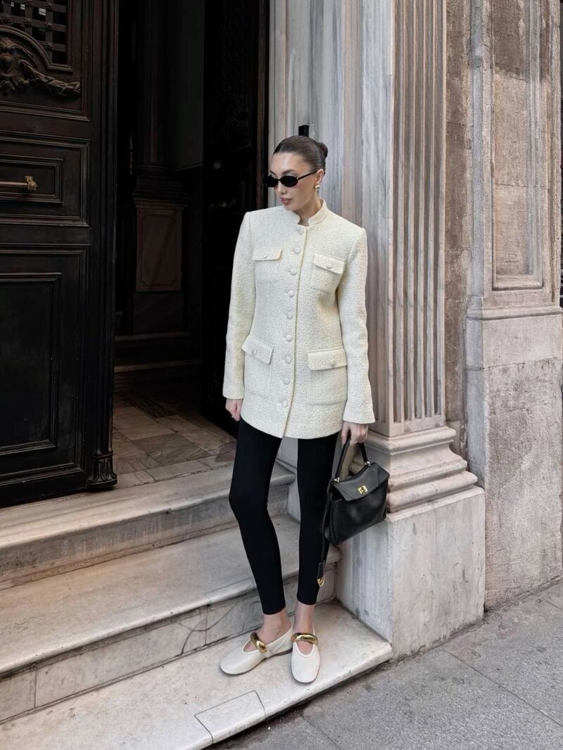 Los leggings lucen mejor si los llevas con bailarinas