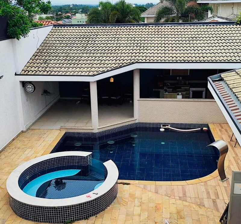 Casa de luxo onde foi feita a apreensão dos carros