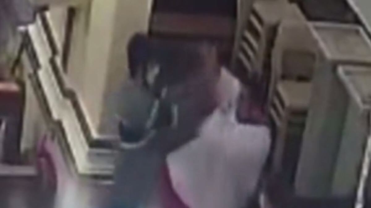 Coroinha é esfaqueado dentro de igreja