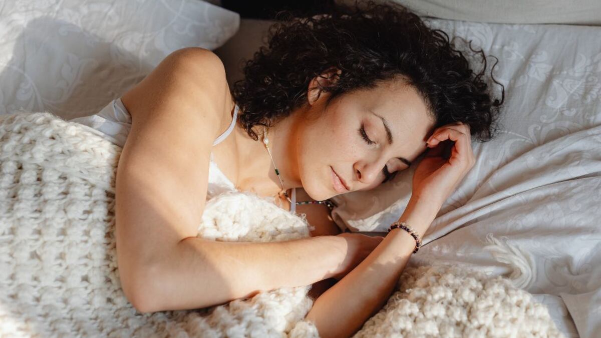 El lado de la cama en el que se duerme destapa mucho sobre quiénes somos