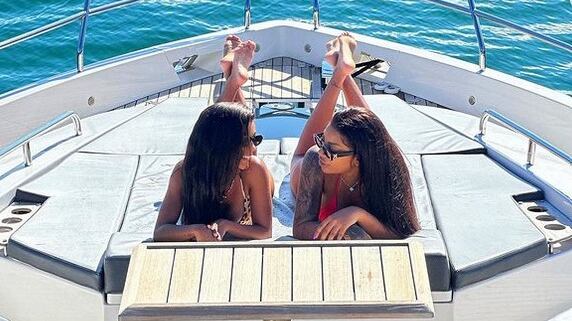 Ludmilla e esposa estão em Angra dos Reis