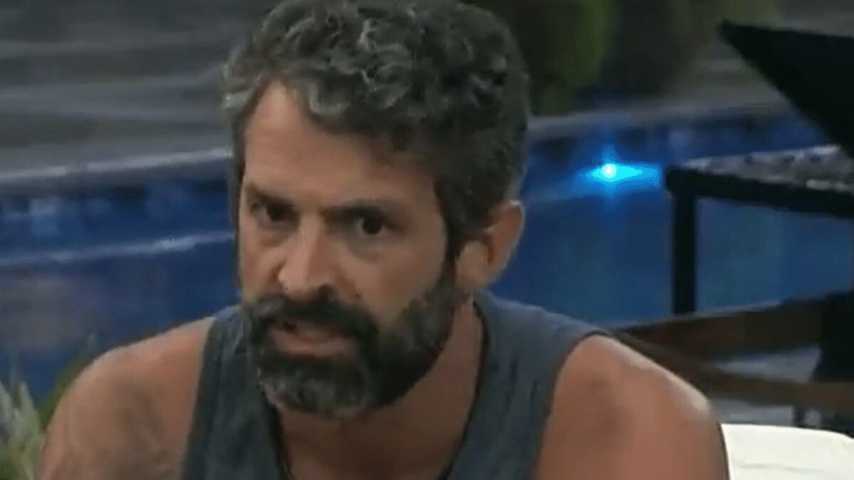 Em "A Fazenda 14", Iran Malfitano afirma que Deborah Albuquerque é "pior que sua filha de 11 anos"