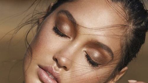 A maquiagem latte é a nova tendência de beleza que você vai apostar