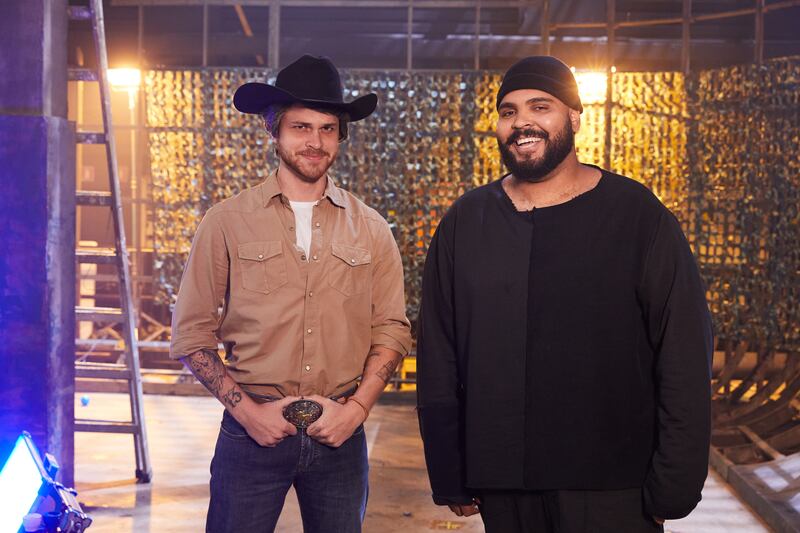 Gustavo Tubarão e Paulo Vieira no estúdio do Novelei, projeto da Globo no Youttube