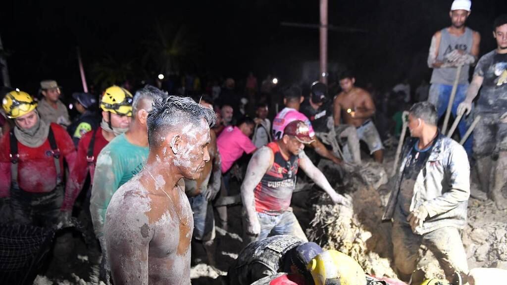 Buscas por sobreviventes continuam