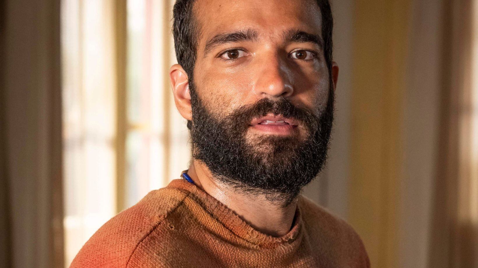 Remake de Renascer: o protagonista José Inocêncio (Humberto Carrão) sofre atentado logo no primeiro capítulo da novela