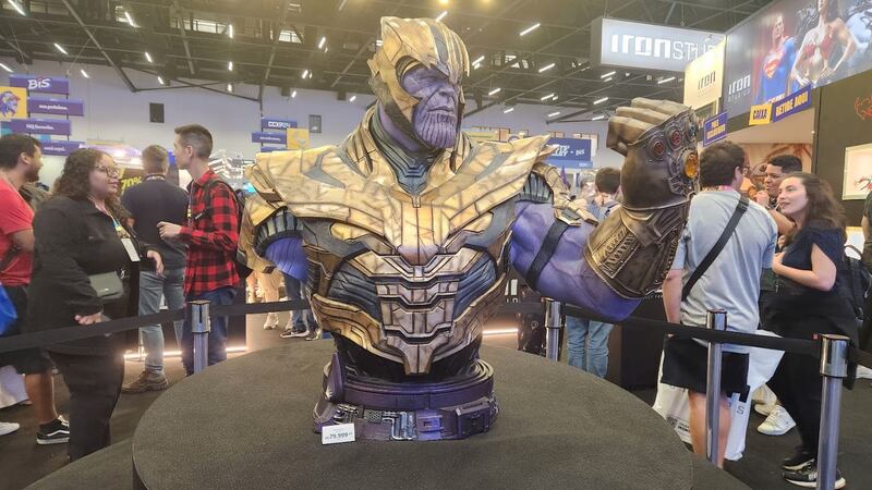 Busto de Thanos é avaliado em R$80 mil.