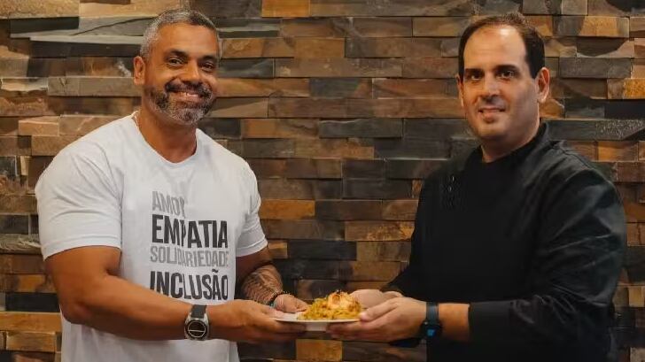 André Melo (esq), da Ong Nóiz e o chef de cozinha Júnior Gonzalez - Foto: Mel Brito