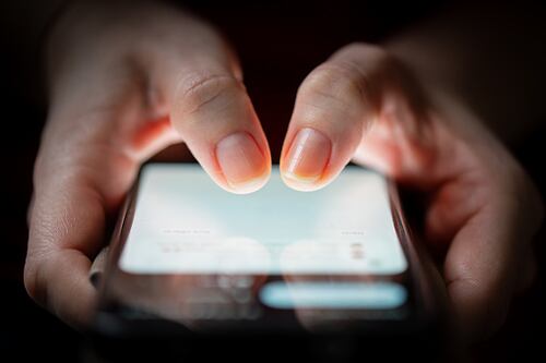 Golpe no WhatsApp: “ComprovanteSpray” pode roubar suas credenciais bancárias