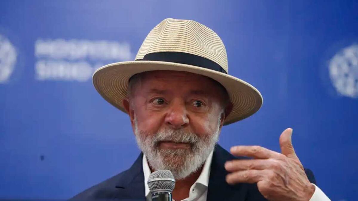 Lula em coletiva no hospital