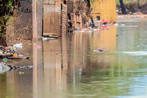 Bairro de São Paulo está há três dias embaixo d’água; moradores terão de sair de lá, diz prefeito