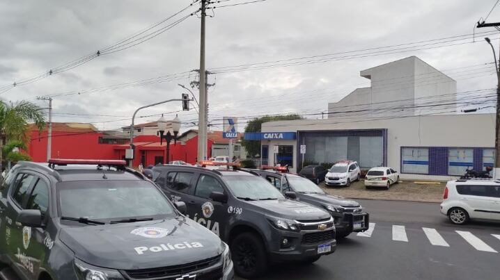 Vídeo mostra fuga do bando, que chegou a atirar