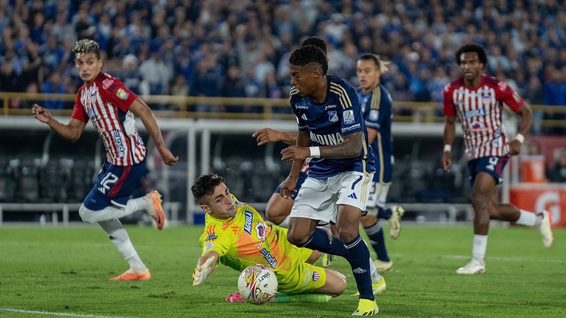 Árbitros del partido Millonarios vs. Junior habrían peleado entre ellos en el medio tiempo