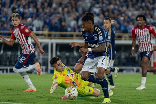 Árbitros de um jogo de futebol partiram para agressão física