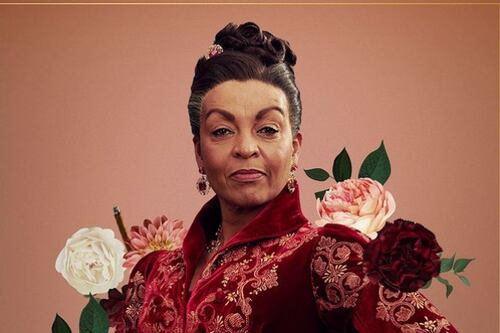 ‘Bridgerton’: Netflix lança 1ª foto de uma jovem Lady Danbury para o spin-off da série