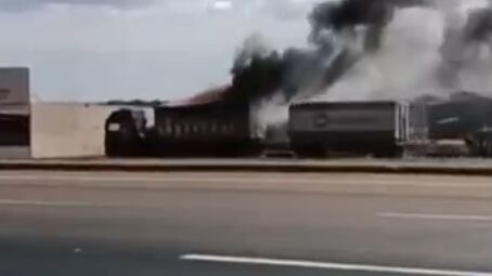 Vídeo: Caminhoneiro fantasma? Caminhoneiro dirige carreta enquanto veículo pega fogo