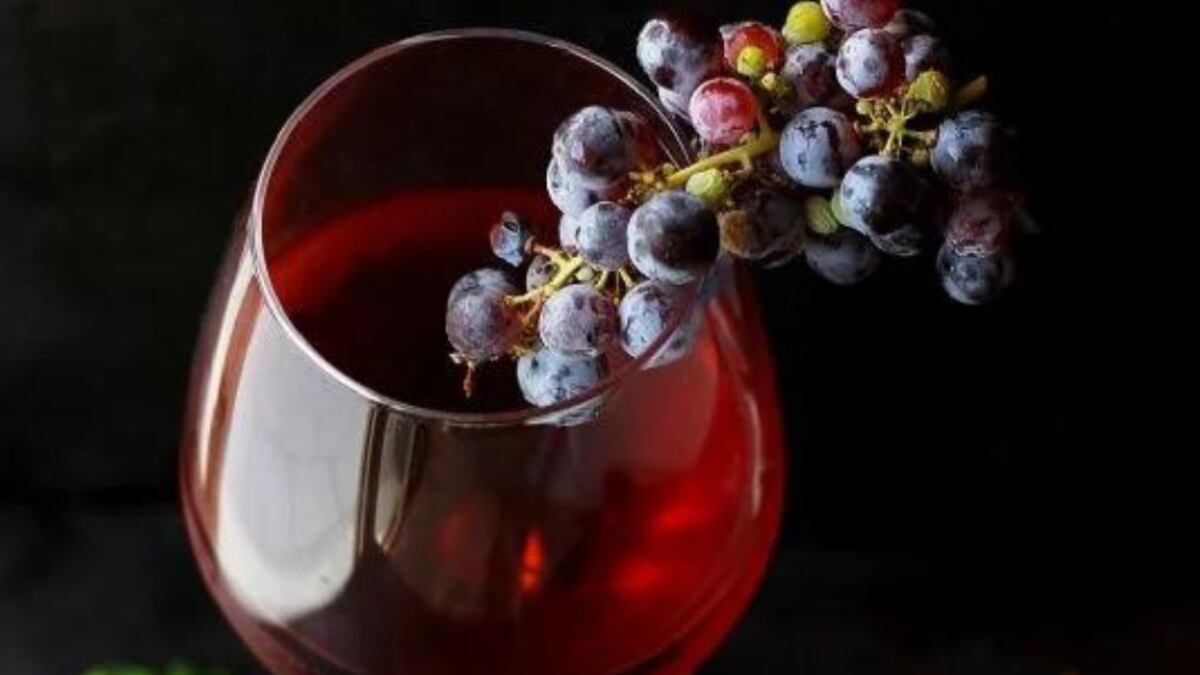 ¿Cómo usar el vino tinto para atraer el dinero y la abundancia en 7 días?