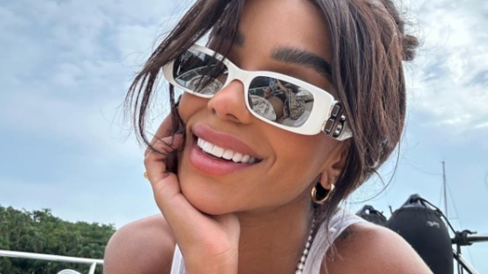 Foto de Bruna Gonçalves aproveitando o clima quente viraliza na web