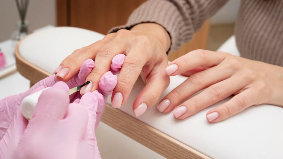 Bridgerton es la principal inspiración de esta nueva manicura.