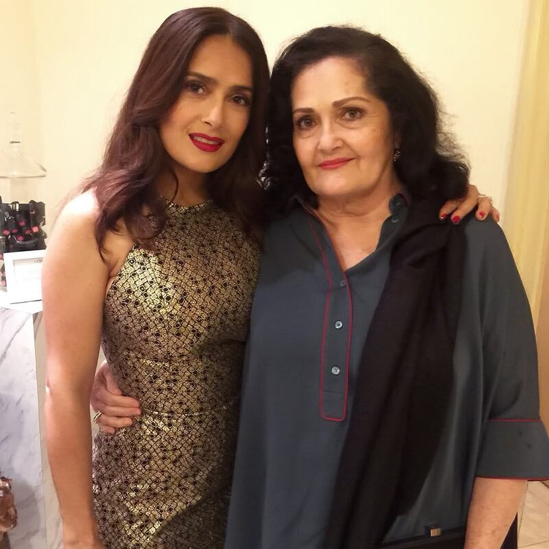 Salma Hayek junto a su madre Diana Jiménez Medina.