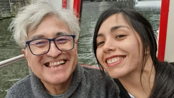 Jorge Gonzalez postou foto com companheira mais jovem e recebeu críticas