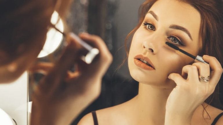 Beleza: 5 dicas para deixar a make mais fácil e ainda diversificar o look