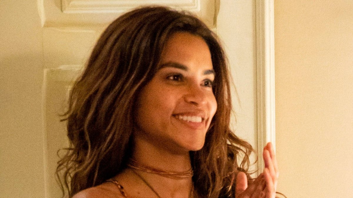 Em "Travessia", Brisa (Lucy Alves) vai sequestrar o próprio filho, após encontrar Ari (Chay Suede)