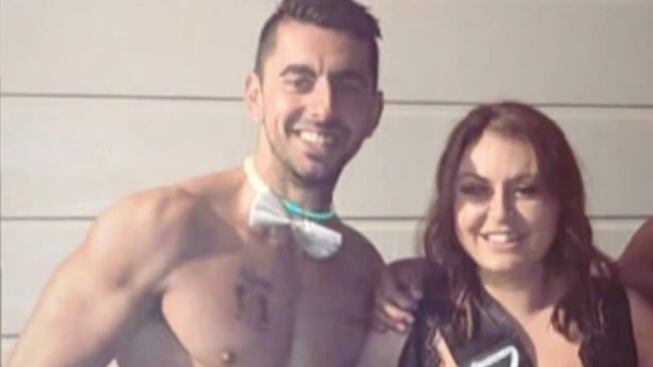 Mulher se casou com garçom que contratou para sua festa de divórcio