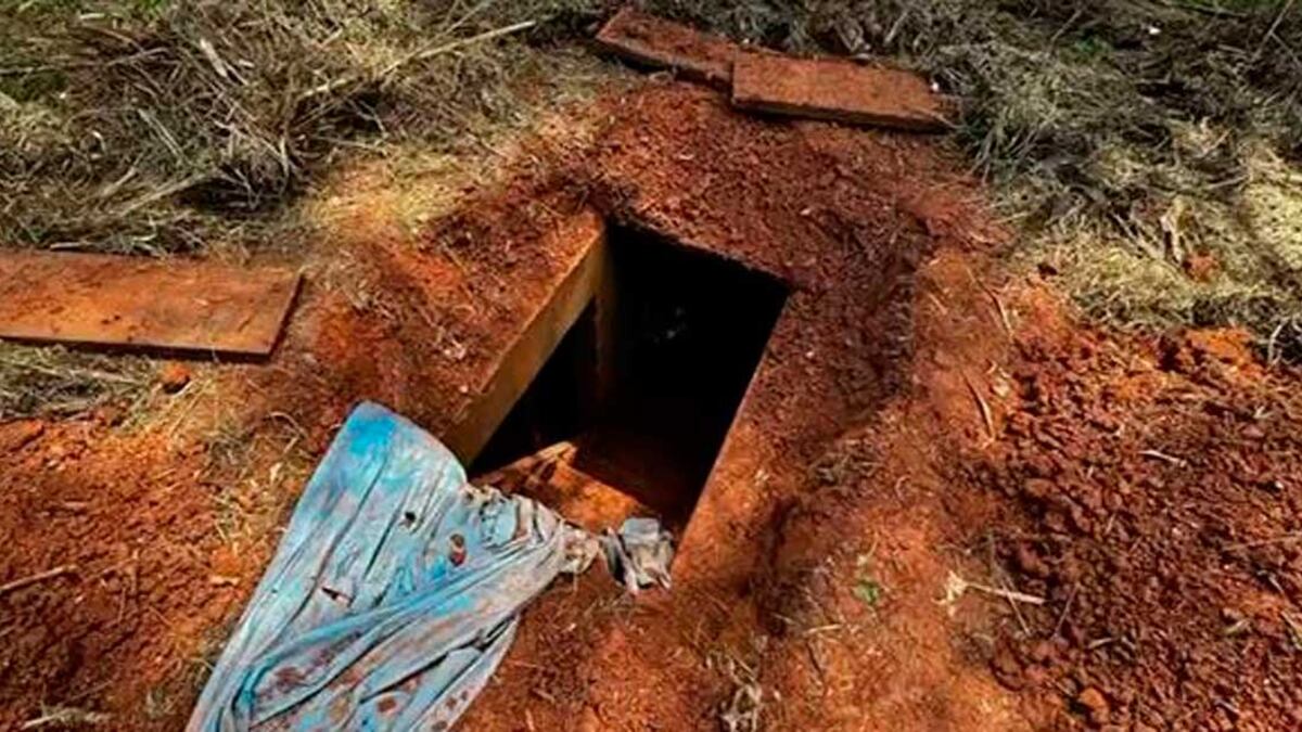 Bunker usado para armazenar drogas em Salesópolis (SP)