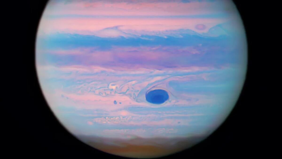 Júpiter - NASA, ESA y M. Wong (Universidad de California, Berkeley); Procesamiento: Gladys Kober (NASA/Universidad Católica de América)