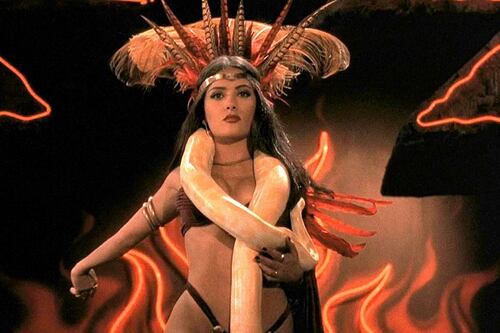 Salma Hayek reaparece nas redes sociais e seus fãs dizem que ela parece uma mulher de 30 anos