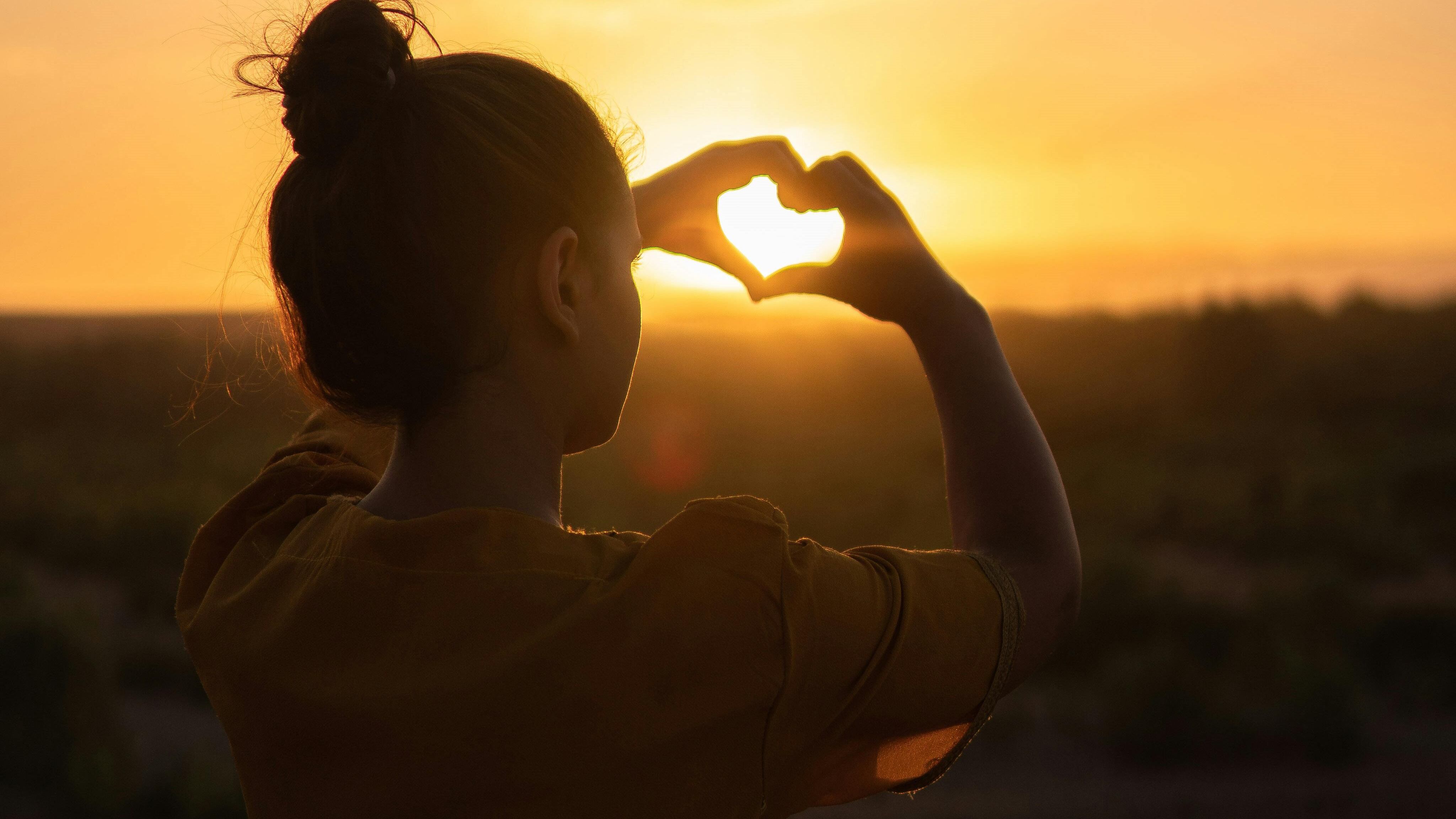 Como o Sol em Leão vai melhorar a vida amorosa de cada signo com um golpe de sorte até amanhã