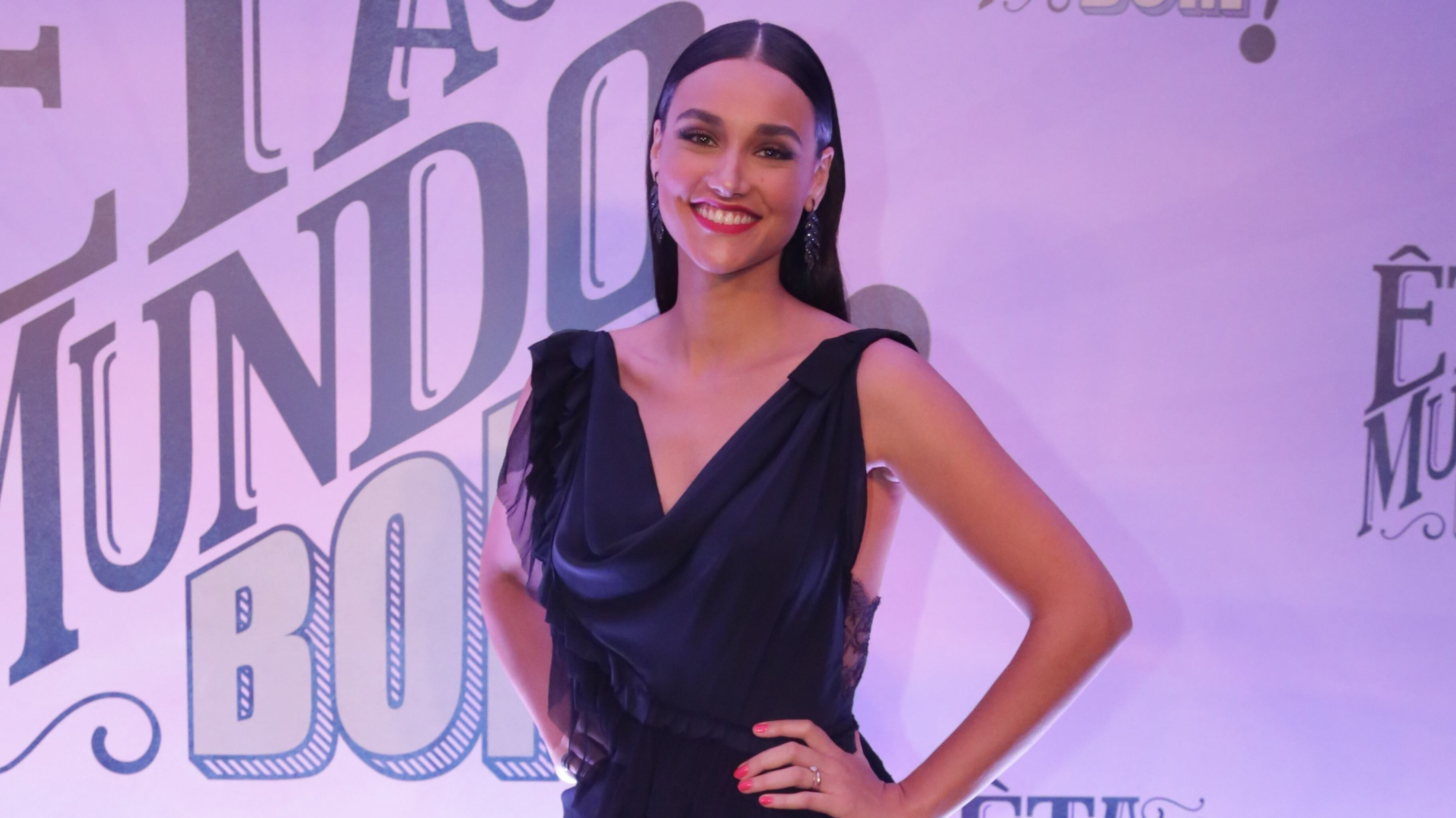 Débora Nascimento recusa viver Filó em Êta Mundo Melhor, continuação da novela Êta Mundo Bom!, escrita por Walcyr Carrasco em 2016, após não conseguir acordo de datas e valores com a TV Globo