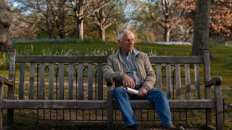 Polícia investiga caso de idoso que teve R$ 1.850 furtados após encontro em praça pública