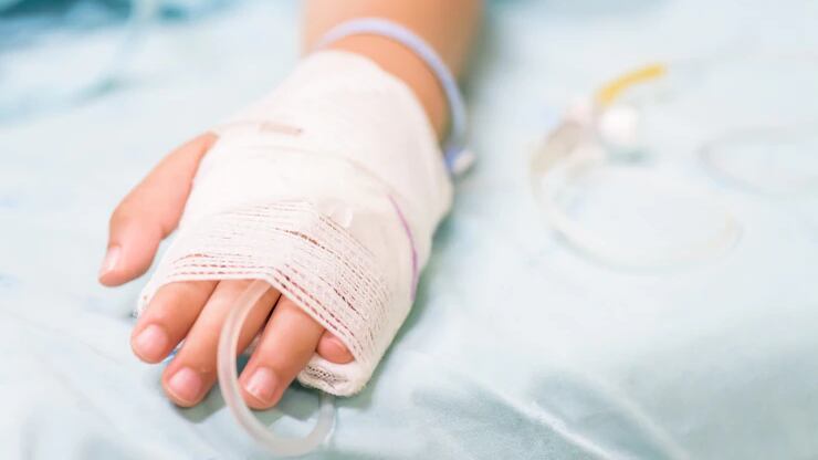 Menino 10 anos é internado após ser abusado por 4 homens e infectado com HIV