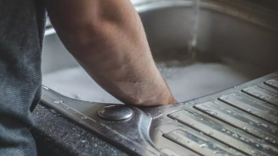 Misturinha caseira para eliminar o mau cheiro e toda a sujeira da pia da cozinha